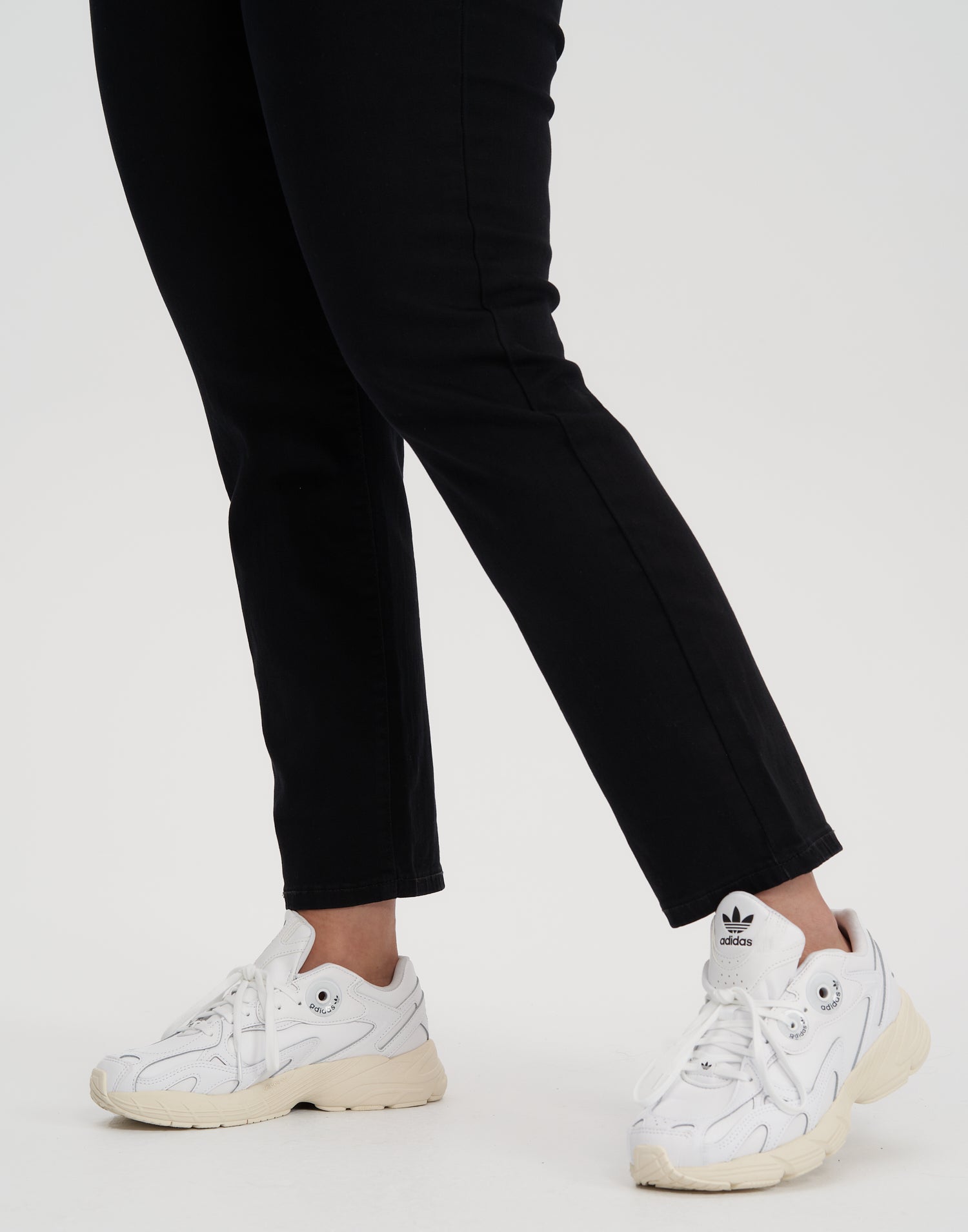 EMILY SLIM JEANS / BLACK RAVEN