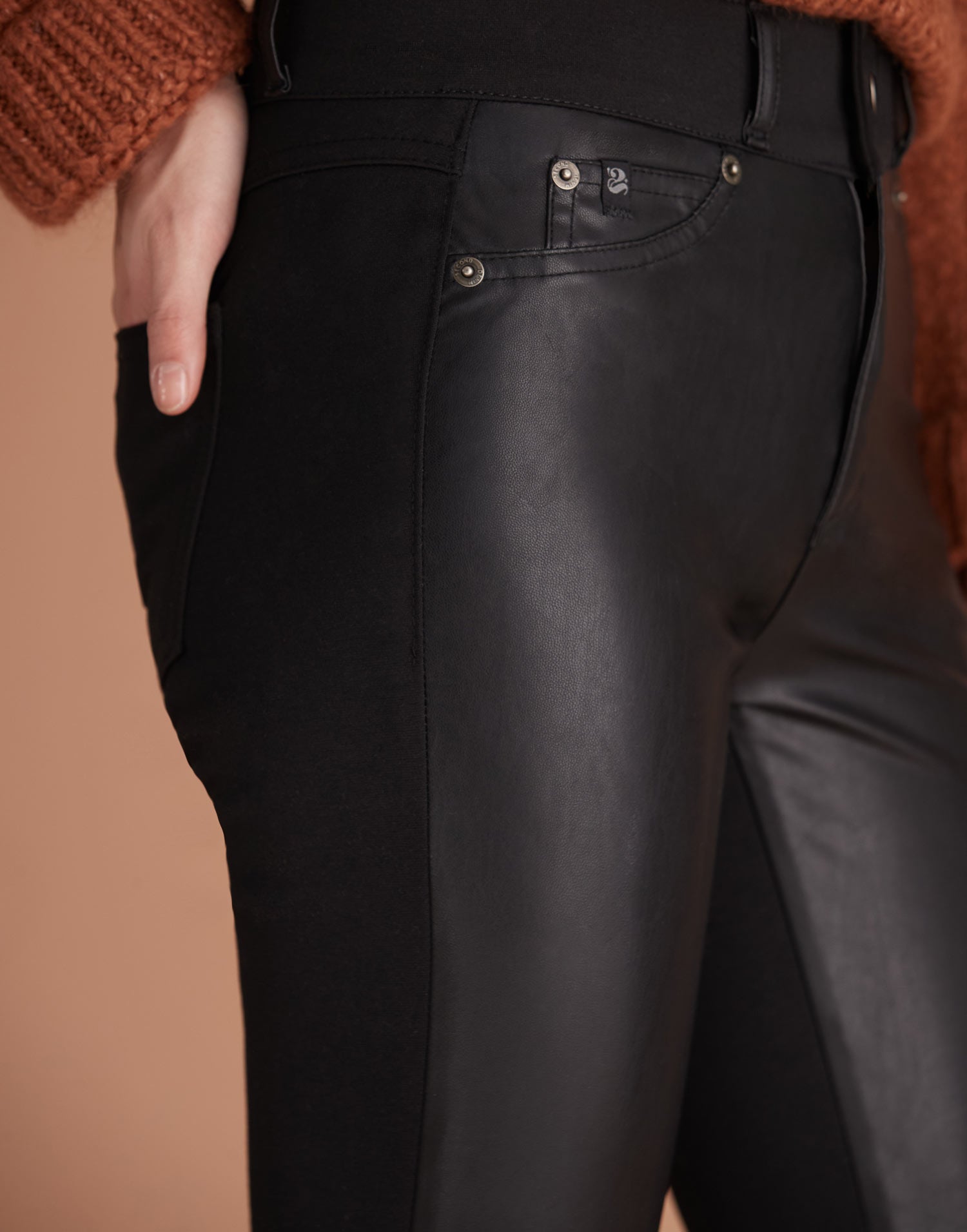 RACHEL SKINNY JEANS / BLACK LEATHERETTE