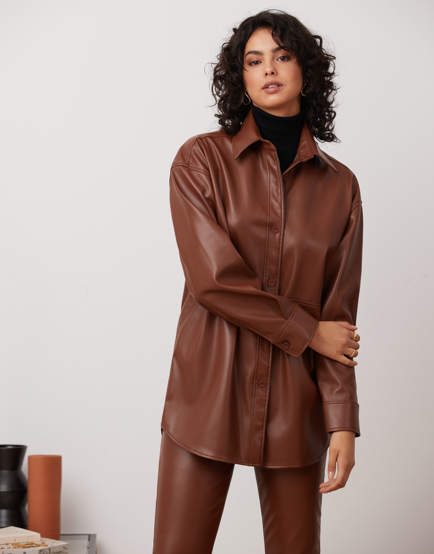 VEGAN LEATHER OVERSHIRT / DARK BROWN