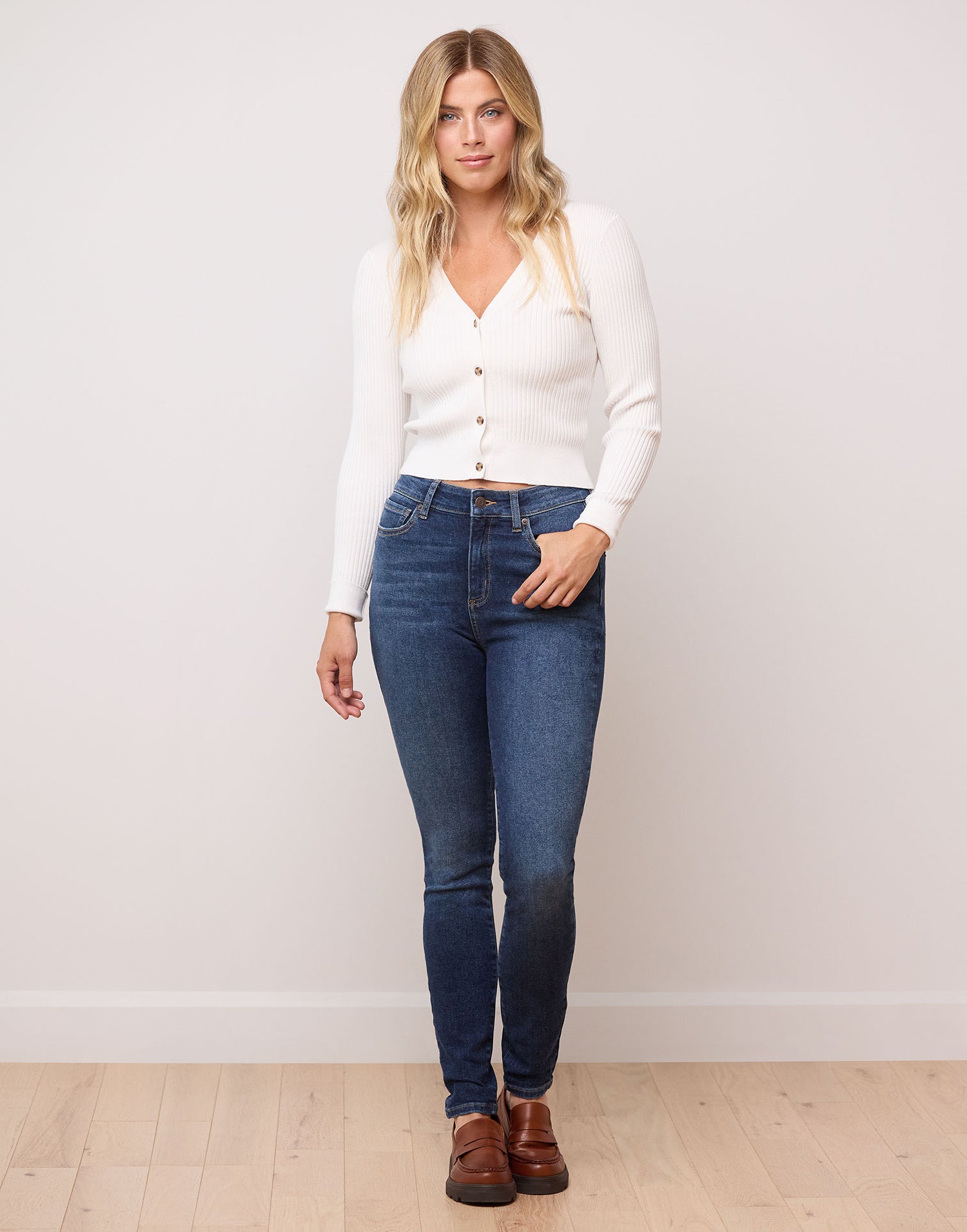 Yoga Jeans Rachel Skinny Cropped Leg Classic Rise in Venus - Fancy That &  The Roundstone