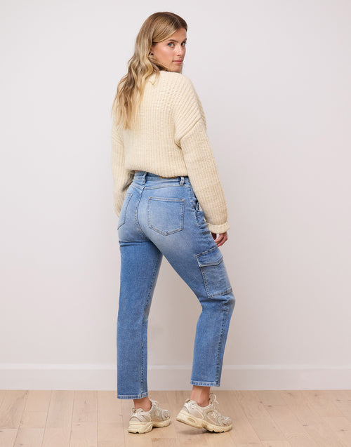 Wholesale plus size bell bottom jeans For a Flattering Curvy Shape 