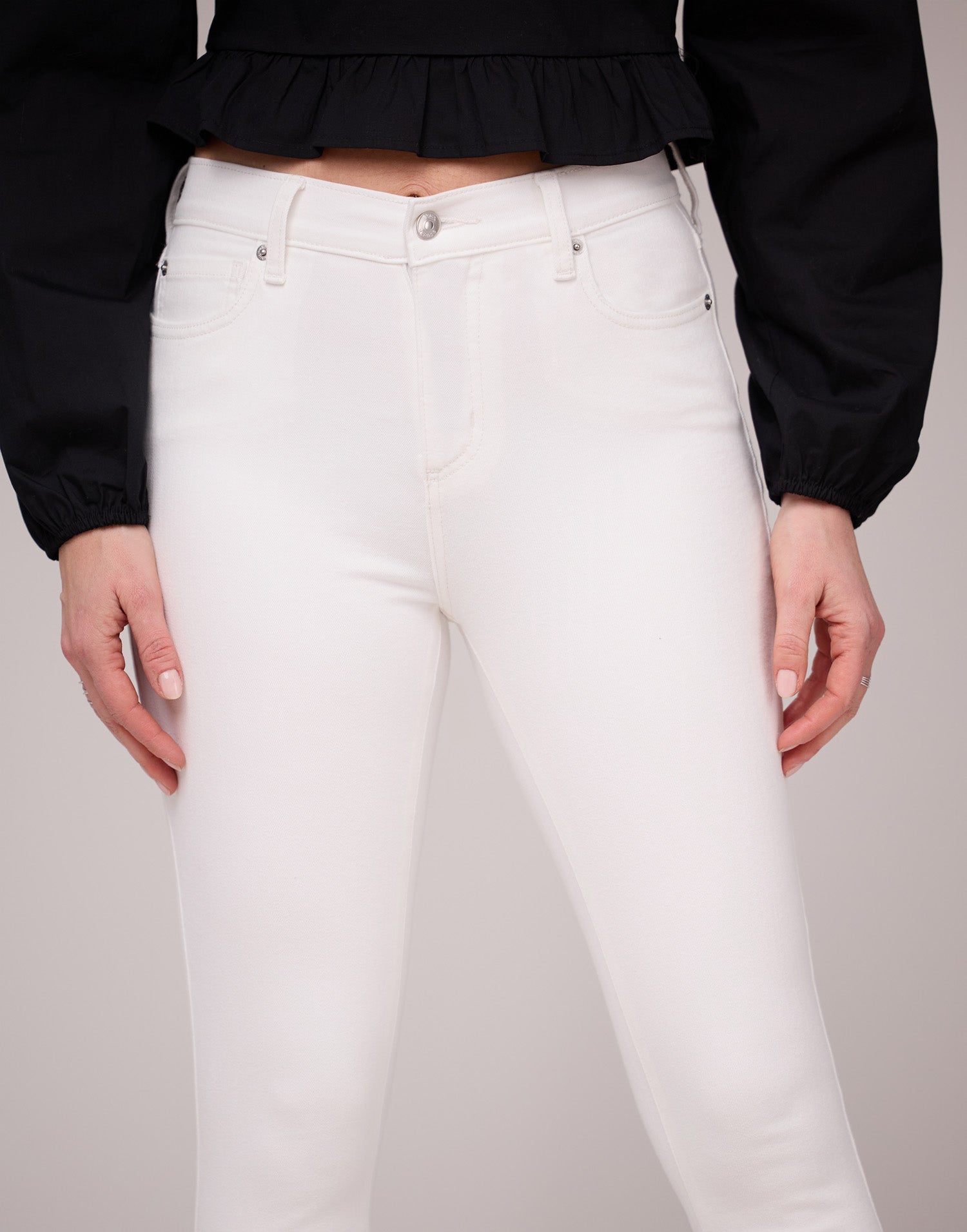 RACHEL SKINNY JEANS / WHITE SHELL