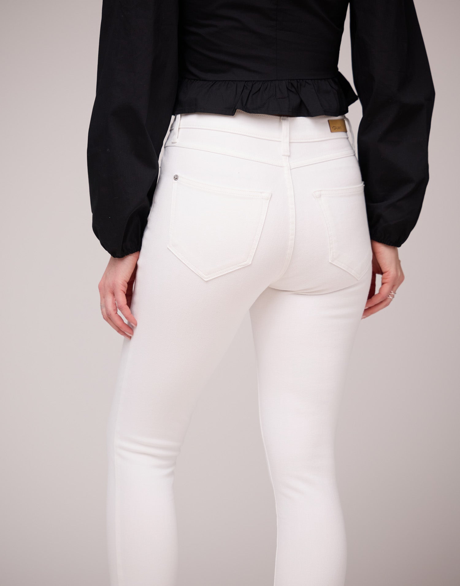 RACHEL SKINNY JEANS / WHITE SHELL